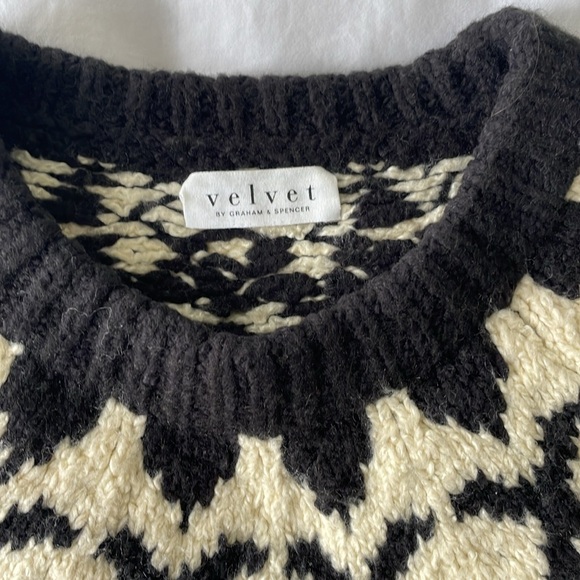 Wool patterned Velvet by Graham & Spencer sweater, Size XS. - Picture 3 of 5